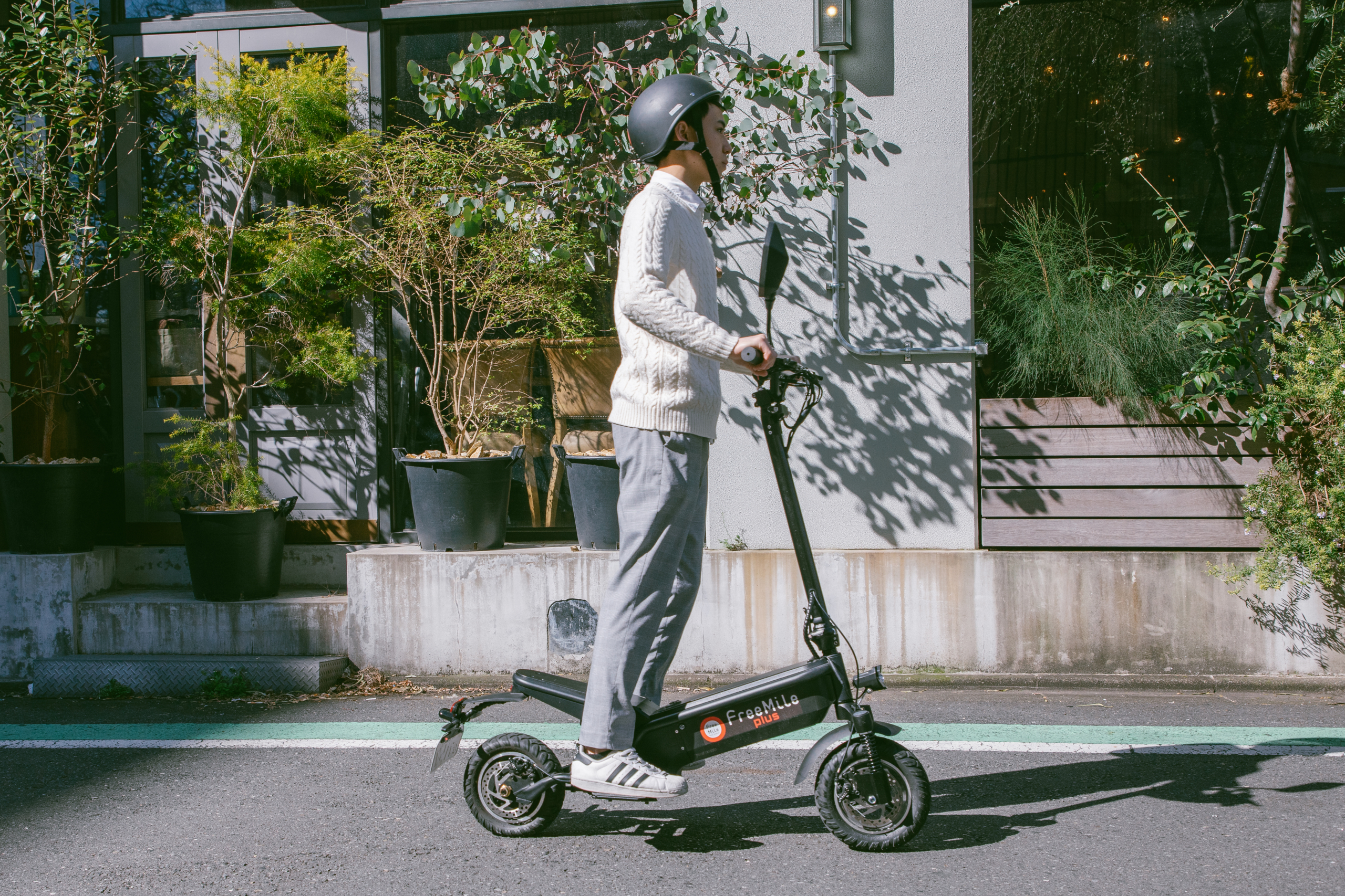 電動キックボードの乗り方・運転方法・法律について紹介！ | FreeMile Blog｜公道走行可能な電動キックボード専門店